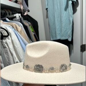Altar’d state medallion western hat , crème color